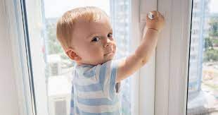ПАМЯТКА для родителей по профилактике выпадения детей из окна